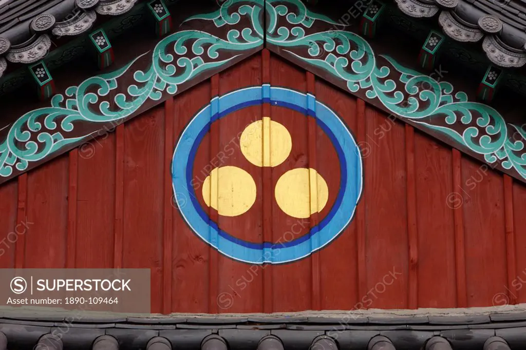 Buddhist symbol of one circle and the three jewels of Buddhism, the Buddha, the Dharma and the Sangha, Seoul, South Korea, Asia