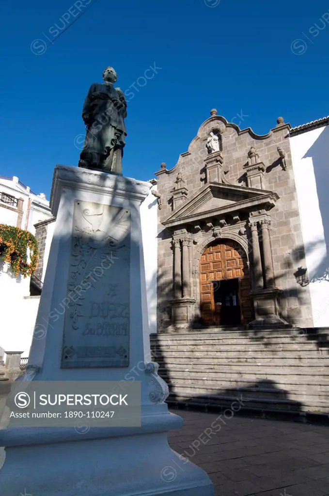 Statue in front of the Iglesia de San Salvador in the old town of Santa Cruz de la Palma, La Palma, Canary Islands, Spain, Europe