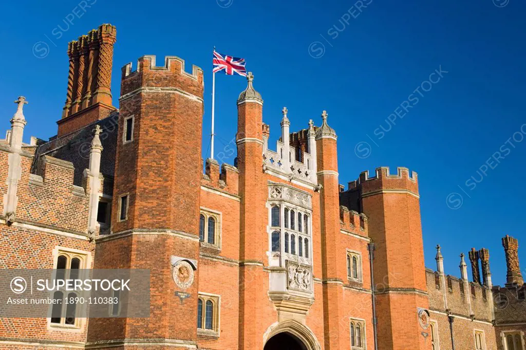 The great gatehouse and west front, Hampton Court Palace, Borough of Richmond upon Thames, Greater London, England, United Kingdom, Europe
