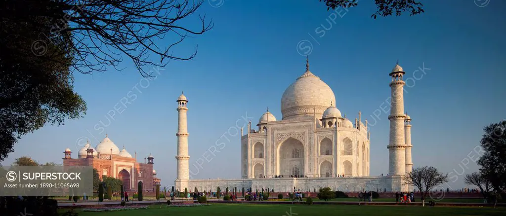 The Taj Mahal mausoleum southern view and Taj Mahal Mosque at dawn, Uttar Pradesh, India