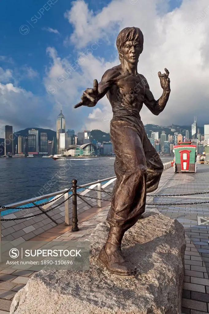 Kung Fu film star Bruce Lee statue, The Avenue of Stars, Tsim Sha Tsui, Kowloon, Hong Kong, China, Asia