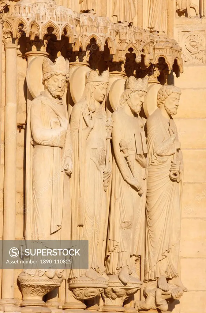 St. Anne´s gate sculptures of King and Queen of Sheba, Solomon and St. Peter, west front, Notre Dame Cathedral, UNESCO World Heritage Site, Paris, Fra...