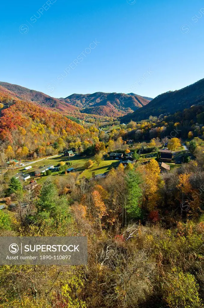 View over valley with colourful foliage in the Indian summer, Great Smoky Mountains National Park, UNESCO World Heritage Site, Tennessee, United State...