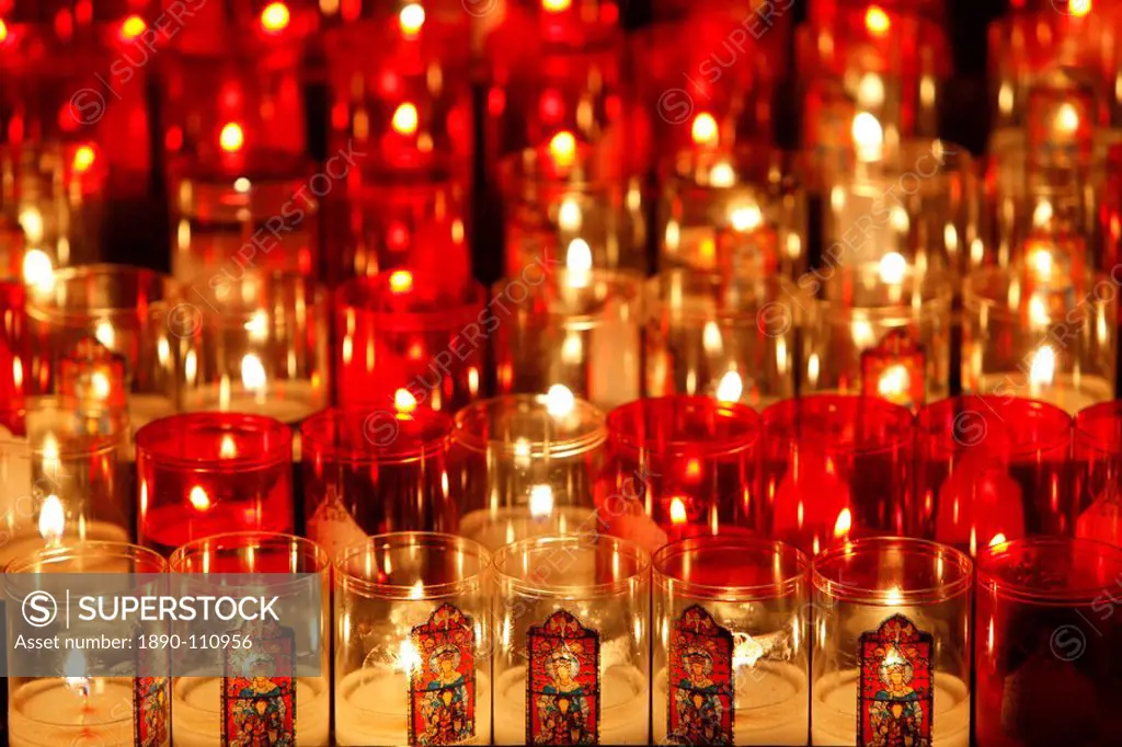 Candles, Notre_Dame de Chartres cathedral, Chartres, Eure_et_Loir, France, Europe