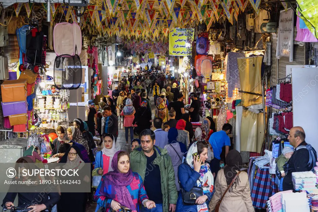 Crowded alley with shops, Tehran bazaar, Tehran, Islamic Republic of Iran, Middle East