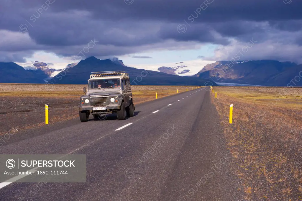 Iceland´s ring road, the N1, with Skaftafell National Park in background, south_east Iceland Austurland, Iceland, Polar Regions