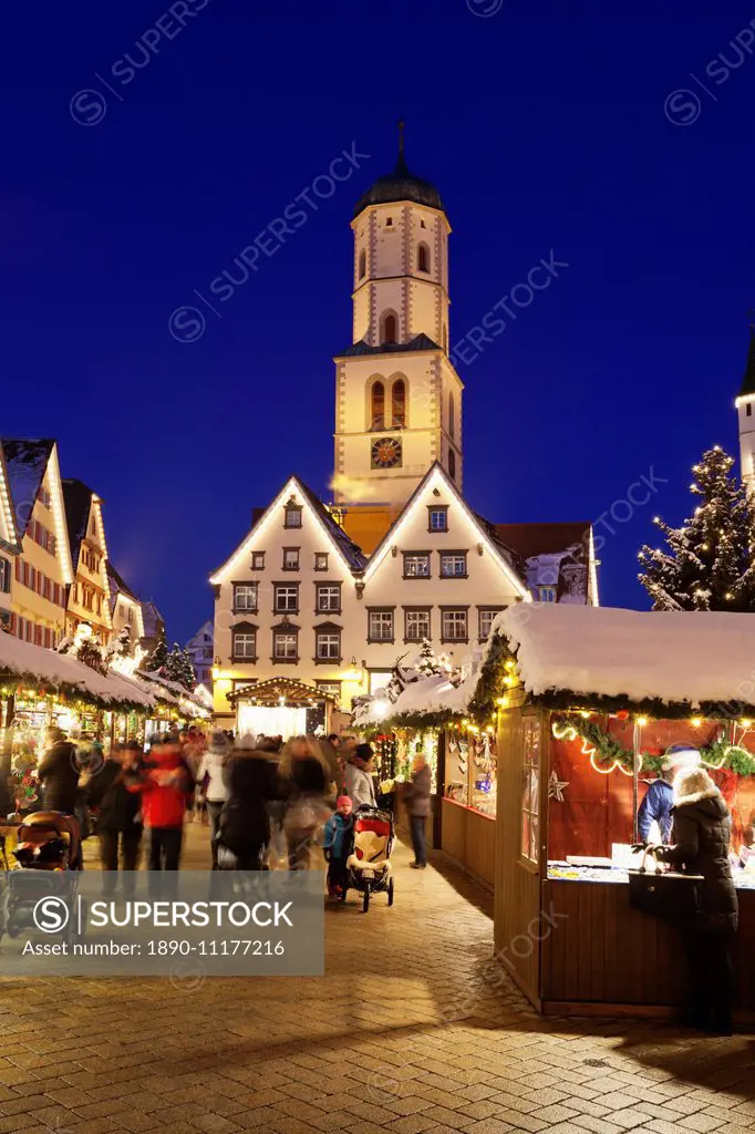 Christmas fair, market square, Martinskirche church, Biberach an der Riss, Upper Swabia, Baden Wurttemberg, Germany, Europe