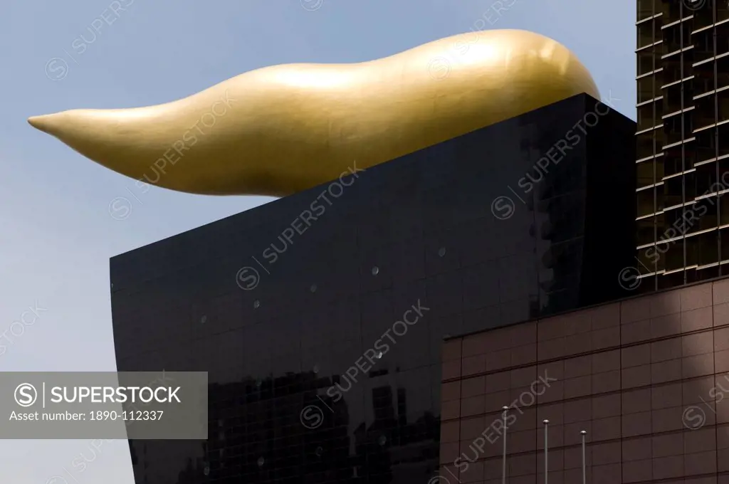 Asahi Beer Hall with its distinctive gold Flamme d´Or icon designed by architect Philippe Starck in Asakusa, Tokyo, Japan, Asia