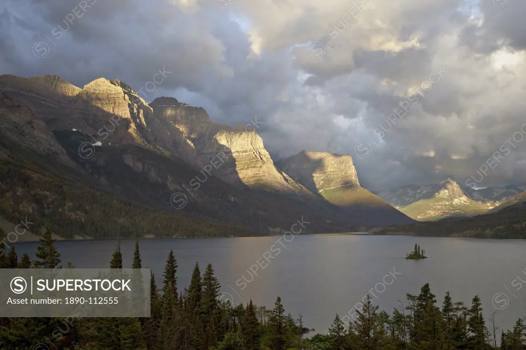 St. Mary Lake and Wild Goose Island on a cloudy morning, Glacier National Park, Montana, United States of America, North America