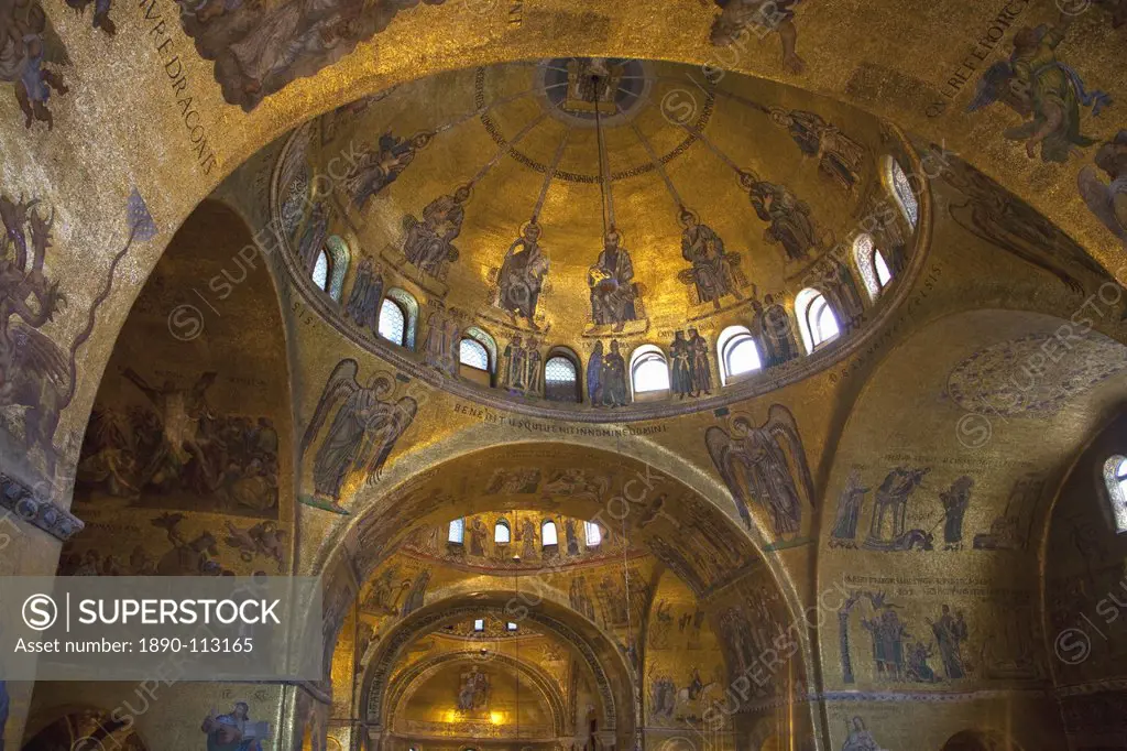 Interior of St. Mark´s Basilica Basilica di San Marco with golden Byzantine mosaics illuminated, Venice, UNESCO World Heritage Site, Veneto, Italy, Eu...