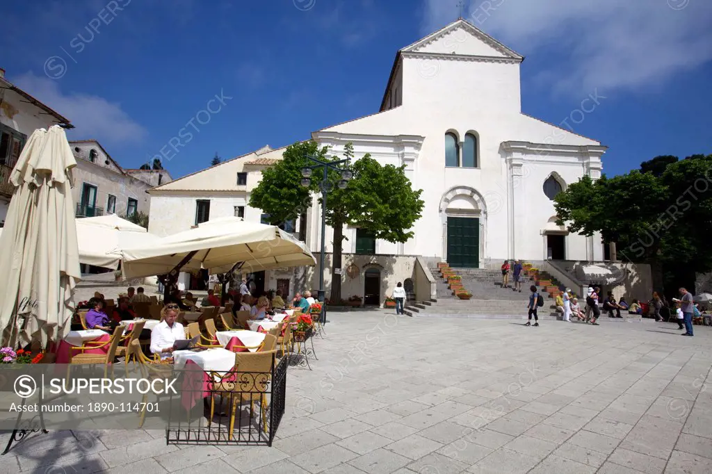 On the main square of Ravello, in front of the Roman church, Costiera Amalfitana, UNESCO World Heritage Site, Campania, Italy, Europe