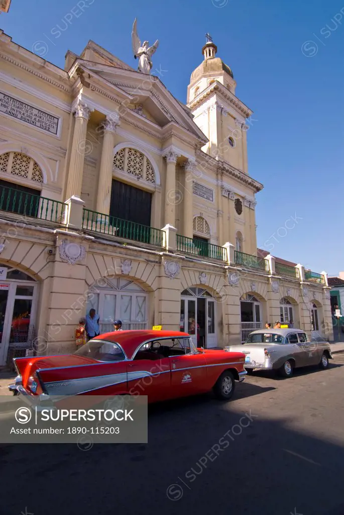 Colonial building and oldtimers in the center of Santiago de Cuba, Cuba, West Indies, Caribbean, Central America