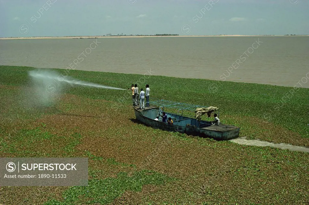 Spraying to eradicate water hyacinth at dam, Jebel Aulia, Sudan, Africa