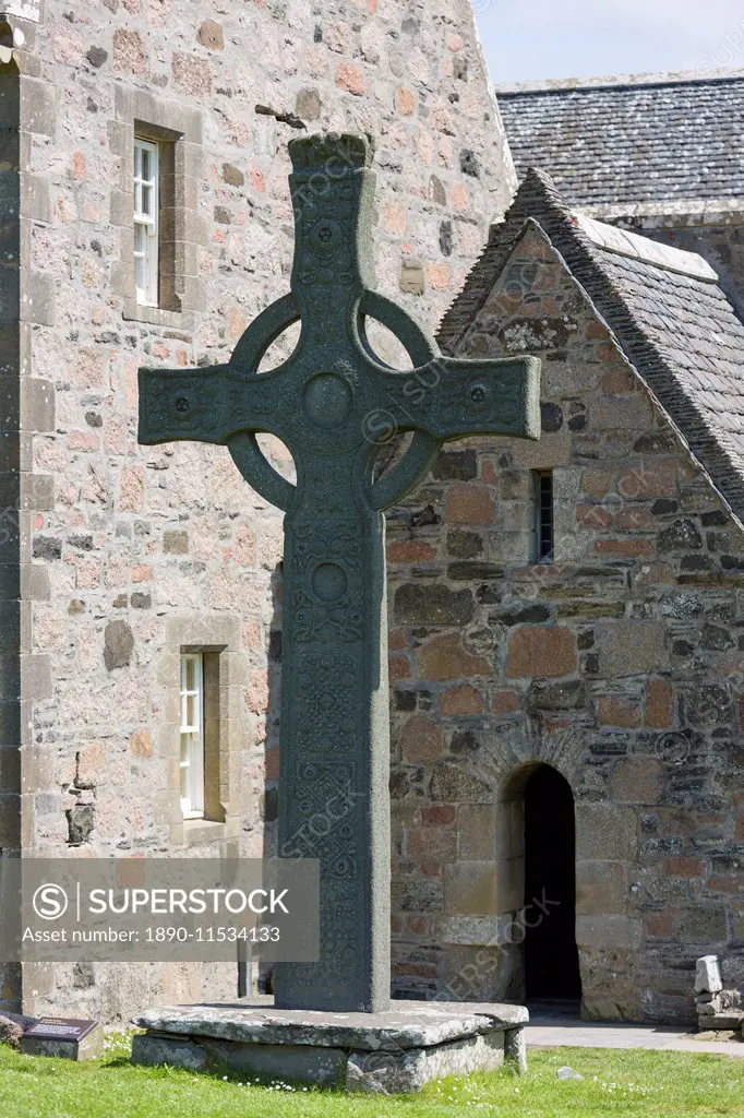 Celtic high cross, St. Martin's Cross, Iona Abbey, Isle of Iona, Inner Hebrides and Western Isles, Scotland, United Kingdom, Europe