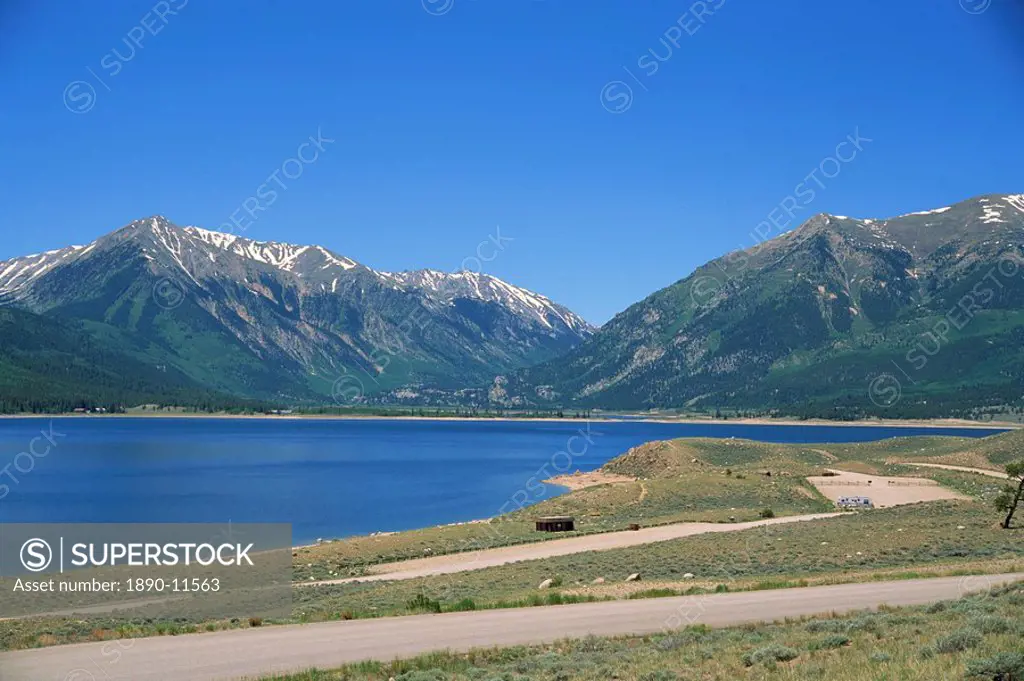 Camping area on shore of Twin Lakes in San Isabel National Forest, with Sawatch Mountains, part of the Rockies, in the background, Aspen, Colorado, Un...