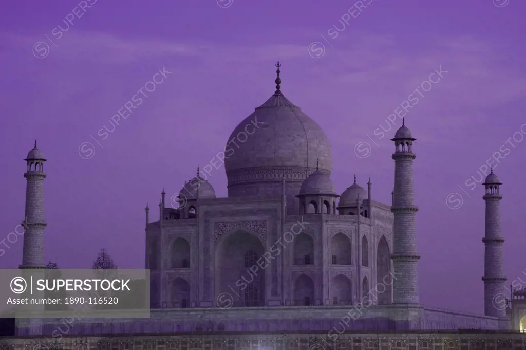 The Taj Mahal, UNESCO World Heritage Site, at dusk, Agra, Uttar Pradesh, India, Asia