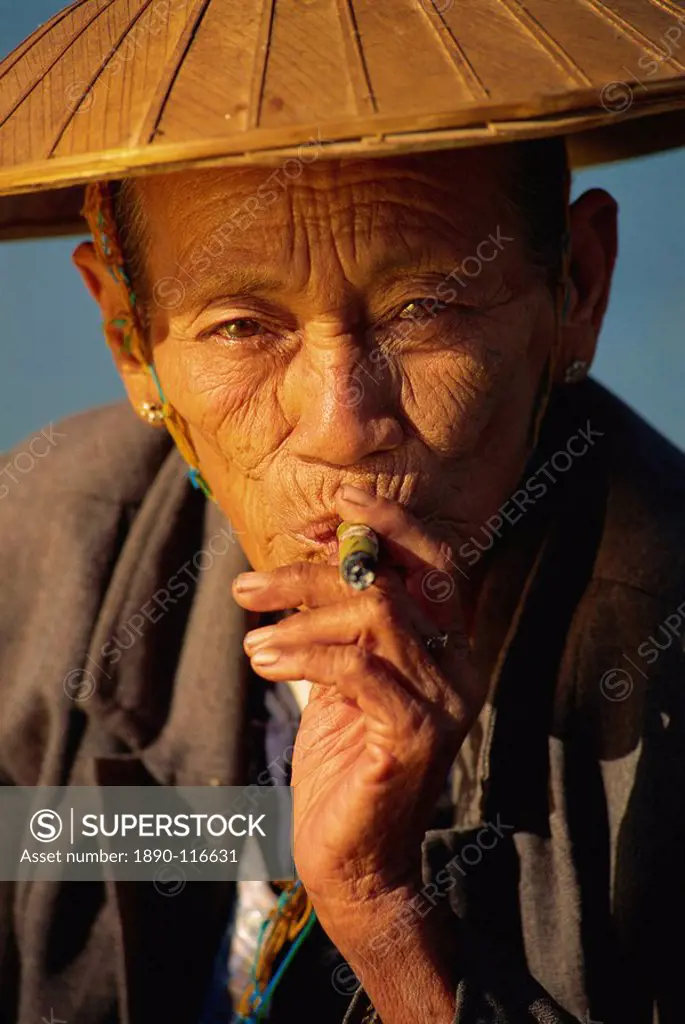 Old woman with cheroot, Ywama, Shan State, Inle Lake, Myanmar Burma, Asia