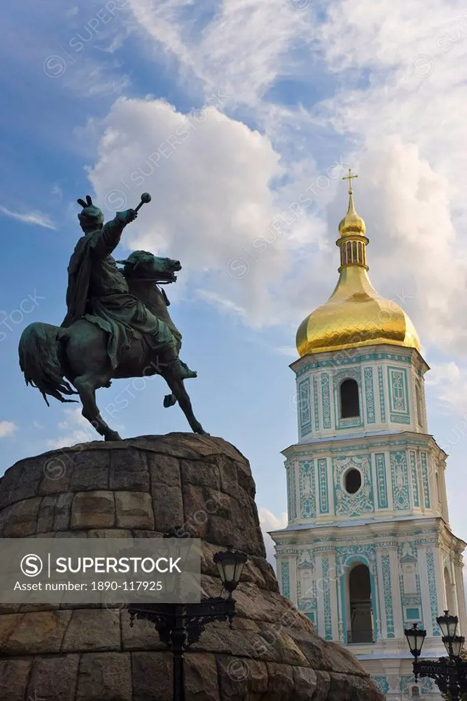 St. Sophia Cathedral, UNESCO World Heritage Site, and Bohdan Khmelnytsky statue, Kiev, Ukraine, Europe