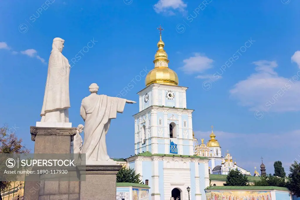 Monument to Princess Olha Olga at Mykhaylivska Square in front of St. Michael´s Monastery, Kiev, Ukraine, Europe