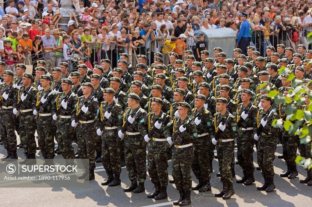 Annual Independence Day parade along Khreshchatyk Street and Maidan Nezalezhnosti Independence Square, Kiev, Ukraine, Europe