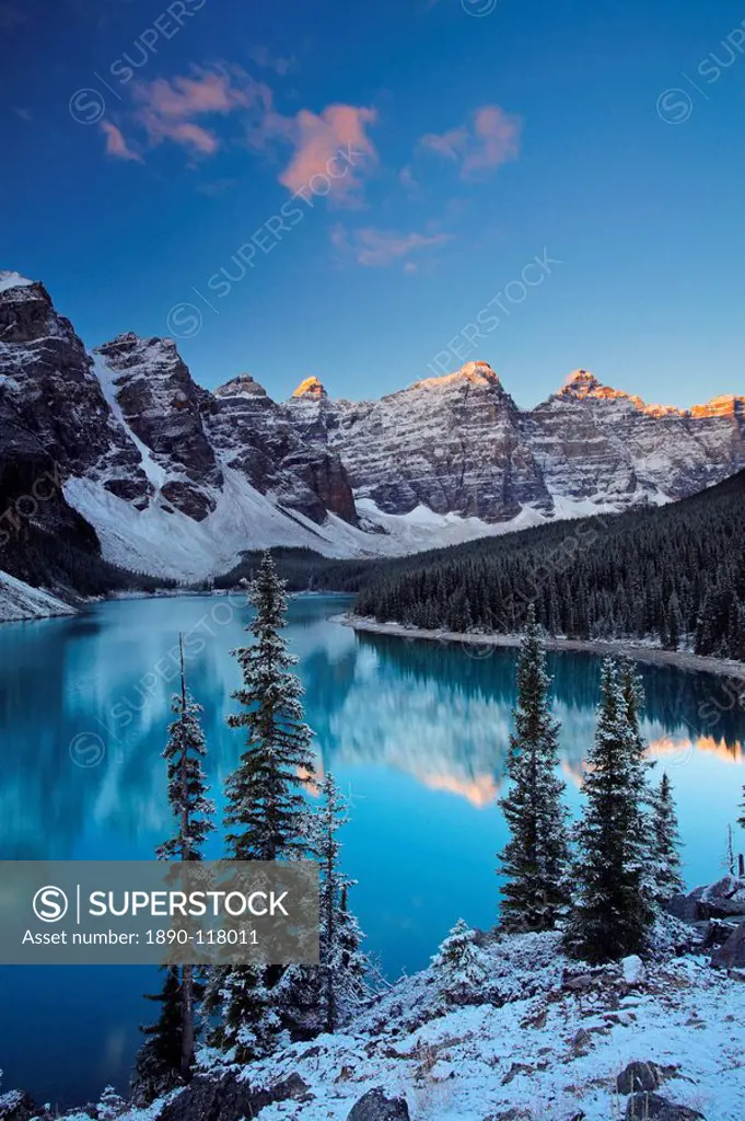Snow at Moraine Lake in Banff National Park, UNESCO World Heritage Site, Alberta, Rocky Mountains, Canada, North America