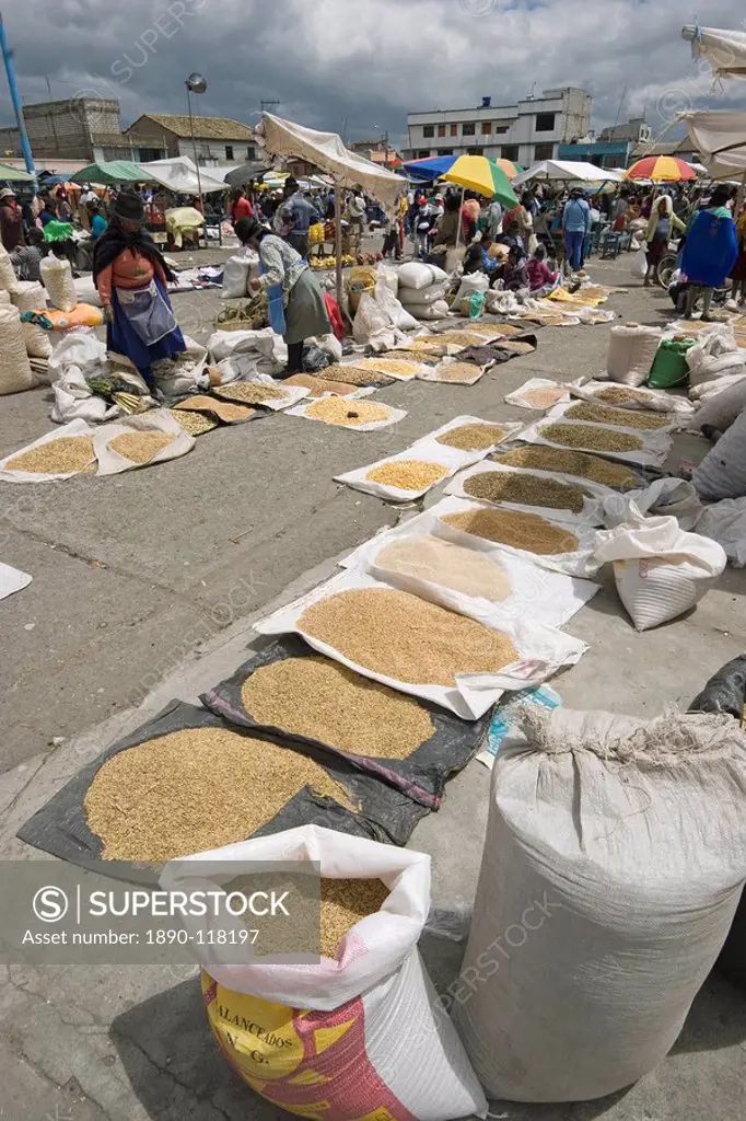 Staples like rice and pulses for sale at the huge market in Saquisili, north of Latacunga, Cotopaxi Province, Central Highlands, Ecuador, South Americ...