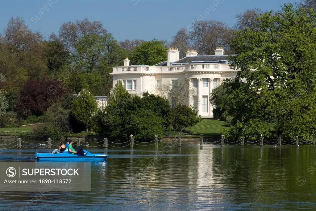 The Holme, a private residence built in the 19th century as part of John Nash´s original park layout, seen from across the boating lake, Regent´s Park...