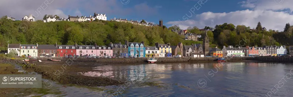 Tobermory, Mull´s chief town with brightly coloured houses, Isle of Mull, Inner Hebrides, Scotland, United Kingdom, Europe