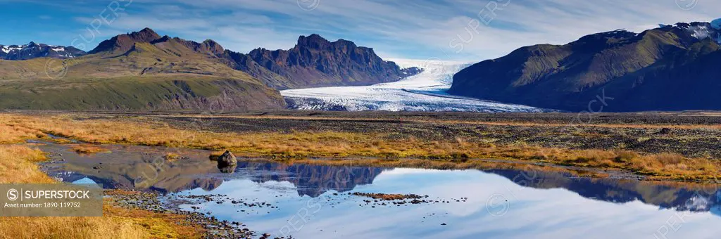 Skaftafellsjokull, impressive glacial tongue of the Vatnajokull ice cap in Skaftafell National Park, south_east Iceland Austurland, Iceland, Polar Reg...