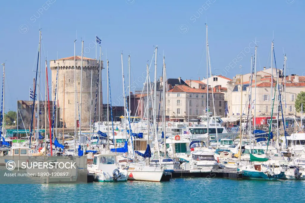 The Chain Tower, Vieux Port, the old harbour, La Rochelle, Charente_Maritime, France, Europe