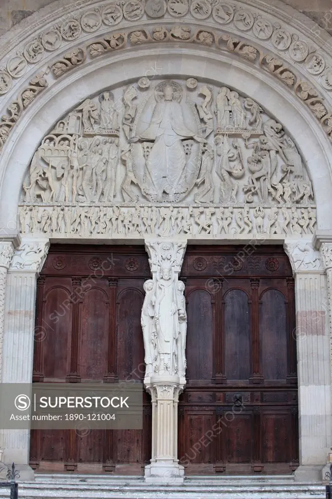 Tympanum of the Last Judgment by Gislebertus on the West Portal of Saint_Lazare Cathedral, Autun, Saone et Loire, Burgundy, France, Europe