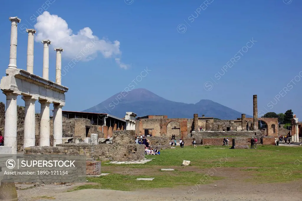 View of Mount Vesuvius from the ruins of Pompeii, UNESCO World Heritage Site, Campania, Italy, Europe