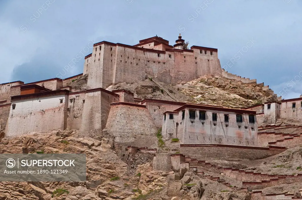 The dzong fortress of Gyantse, Tibet, China, Asia