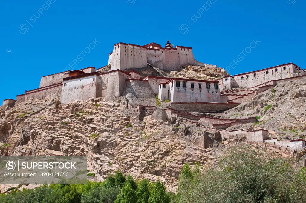 The dzong fortress of Gyantse, Tibet, China, Asia