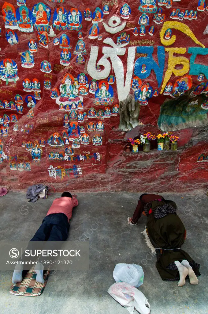 Pilgrims praying before the Blue Buddha in central Lhasa, Tibet, China, Asia