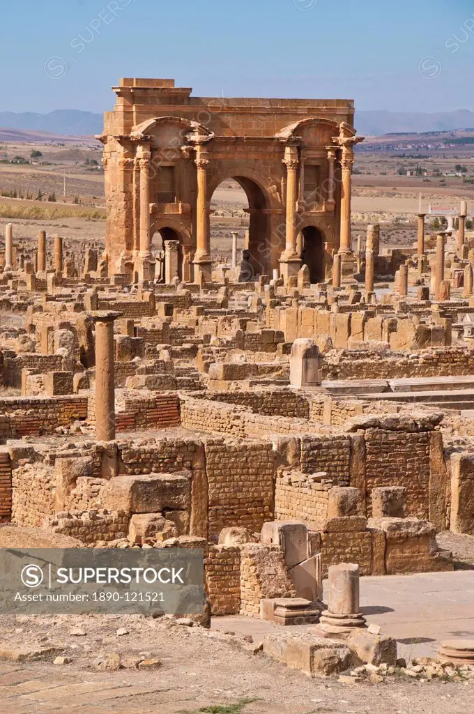 The Arch of Trajan at the Roman ruins, Timgad, UNESCO World Heritage Site, Algeria, North Africa, Africa