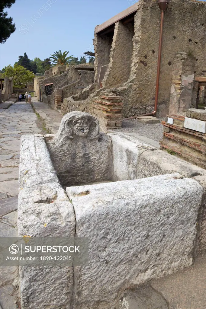 Drinking fountain on Cardo V, Herculaneum, UNESCO World Heritage Site, Campania, Italy, Europe