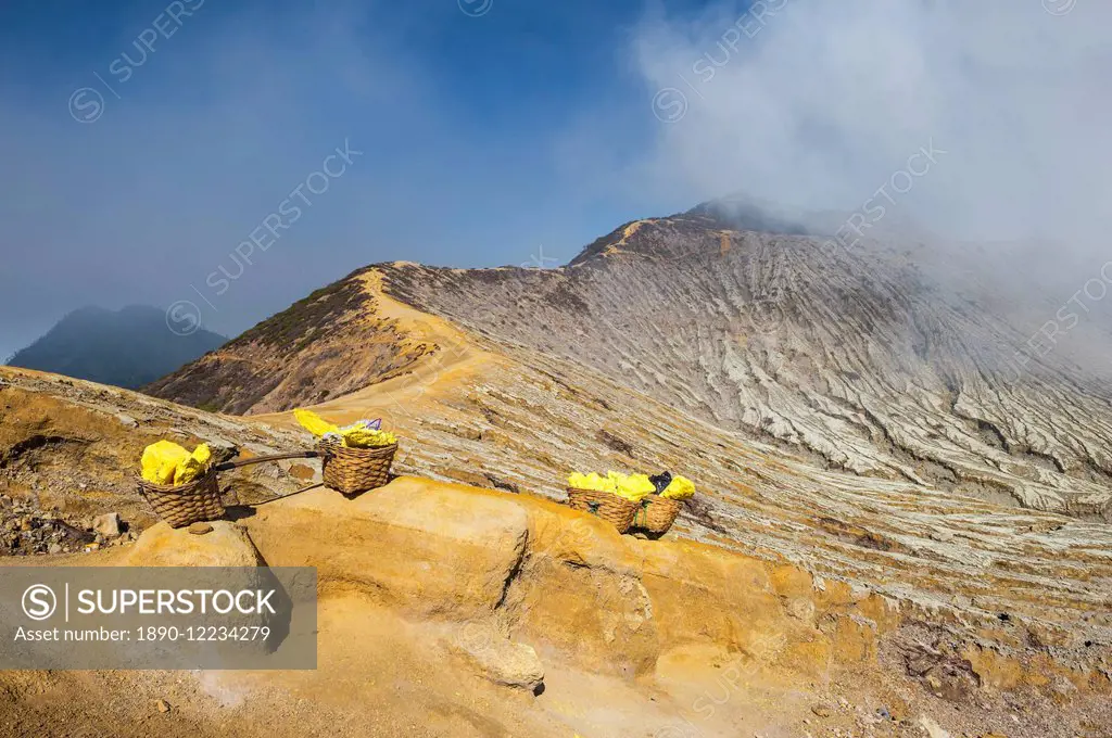 Kawah Ijen volcano ridge (Ijen crater), Banyuwangi, East Java, Indonesia, Southeast Asia, Asia