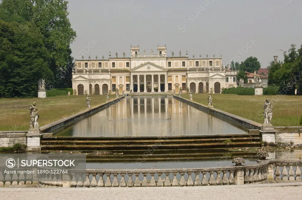 The long pond and the annexe of the 18th century Villa Pisano at Stra, Riviera du Brenta, Venice, Veneto, Italy, Europe