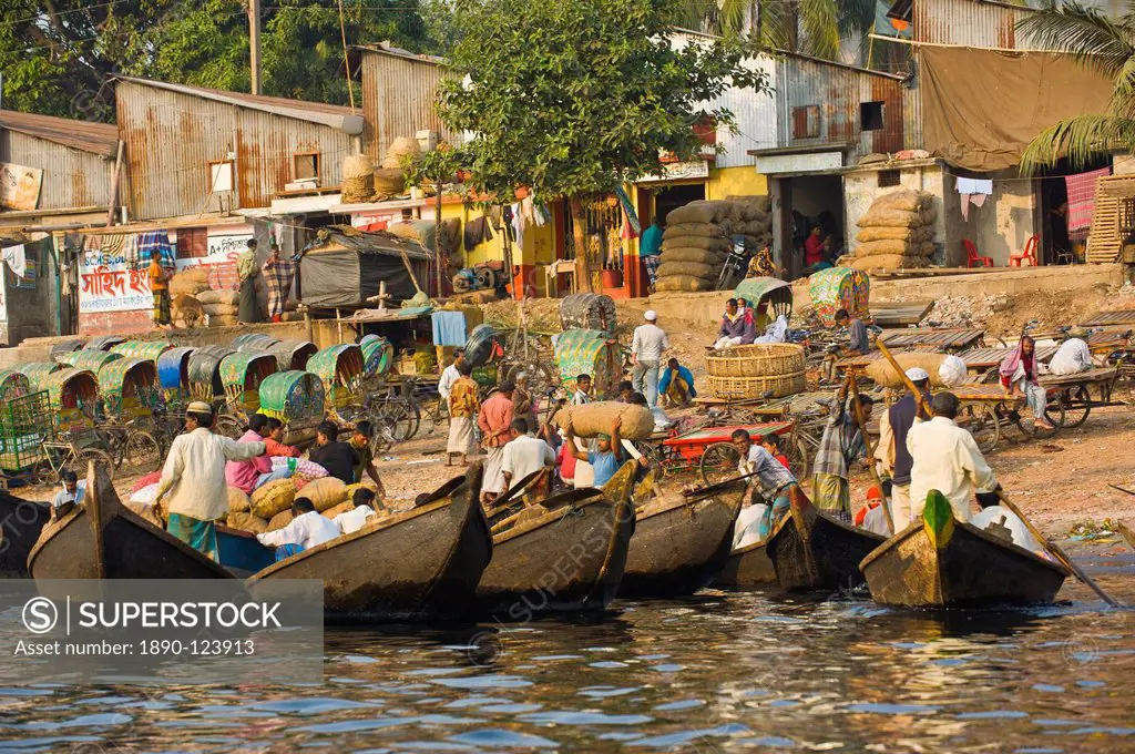 Rowing boats in the busy harbour of Dhaka, Bangladesh, Asia