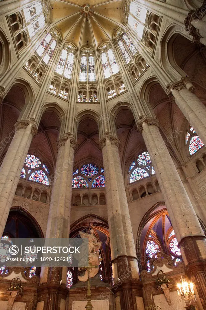 Pillars and vaulted roof in the choir, Beauvais Cathedral, Beauvais, Picardy, France, Europe