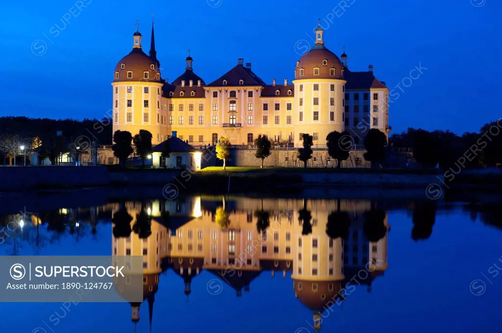 Baroque Moritzburg Castle and reflections in lake at twilight, Moritzburg, Sachsen, Germany, Europe