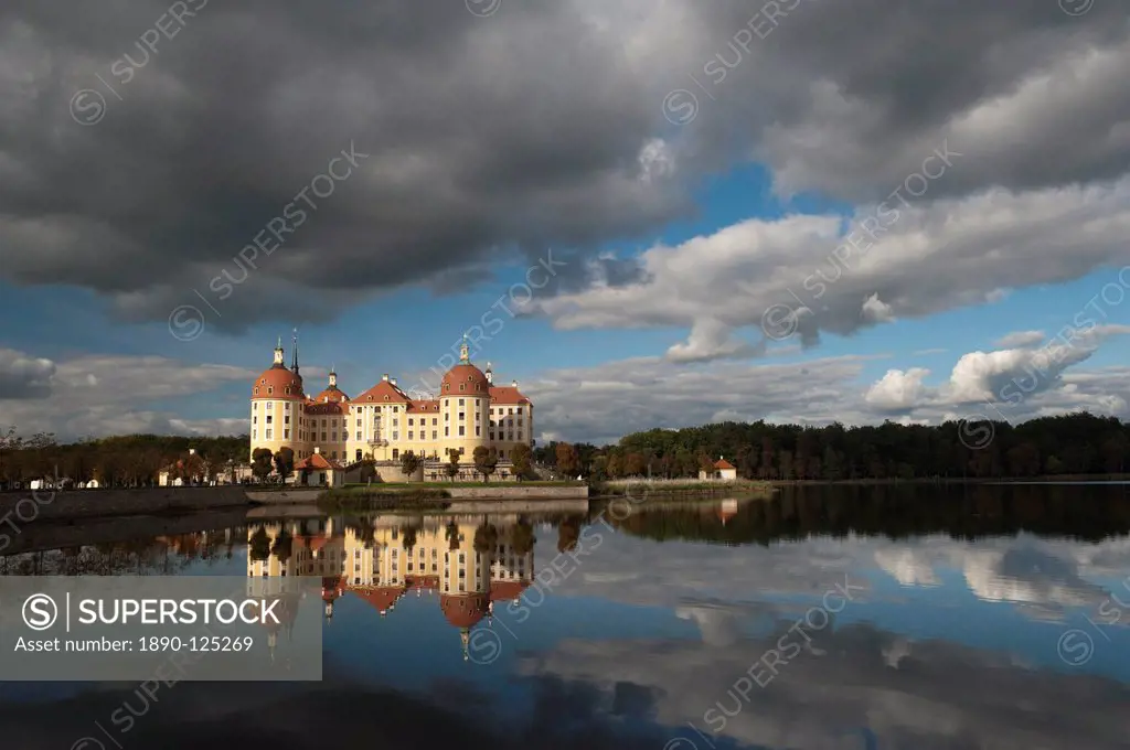 Baroque Moritzburg Castle and reflections in lake, Moritzburg, Sachsen, Germany, Europe