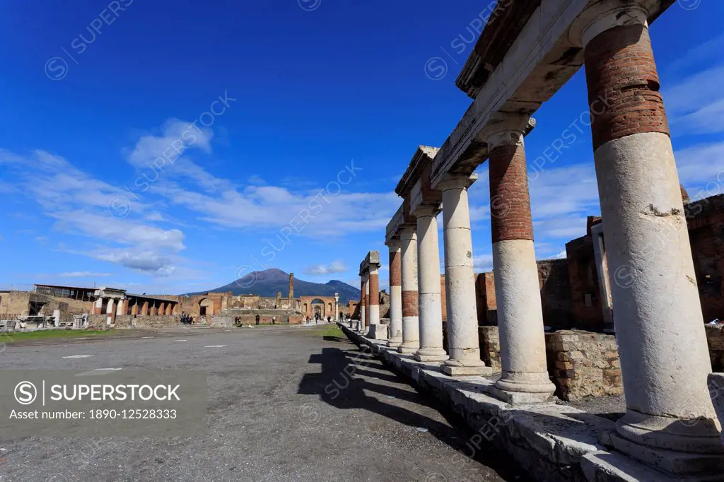 Forum and Vesuvius, Roman ruins of Pompeii, UNESCO World Heritage Site, Campania, Italy, Europe
