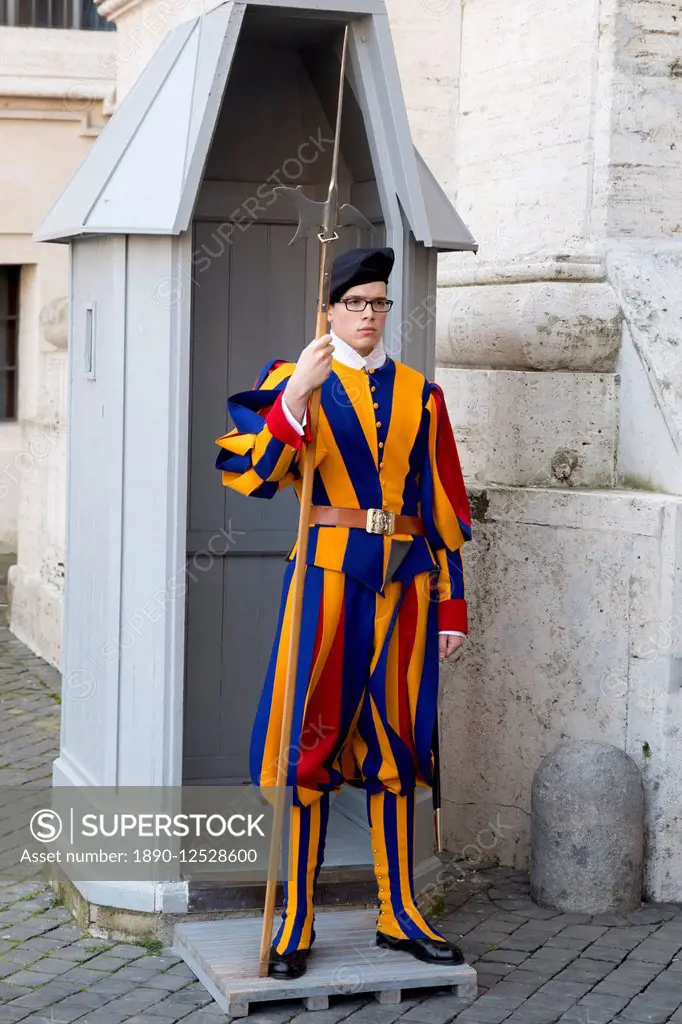 Swiss Guard at the Vatican gates, Vatican City, Rome, Lazio, Italy, Europe