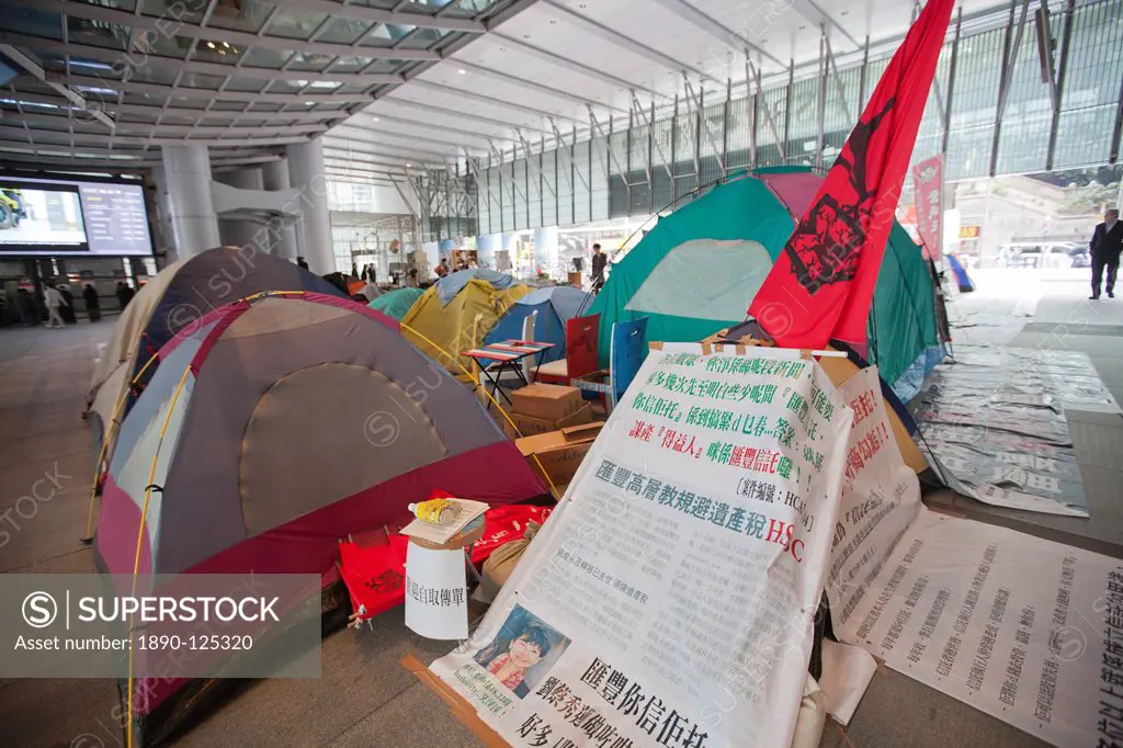 Occupy Central protest, anti_capitalist protesters set up camp under the atrium of the HSBC Headquarters, November 2011, Central, Hong Kong, China, As...