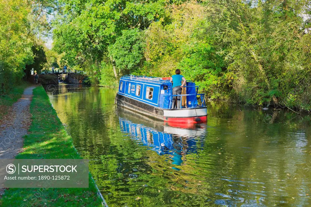 A narrow boat on the Stratford upon Avon canal, Preston Bagot flight of locks, Warwickshire, Midlands, England, United Kingdom, Europe