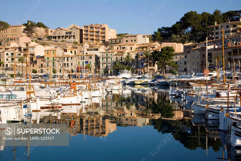View across the harbour, Port de Soller, Mallorca, Balearic Islands, Spain, Mediterranean, Europe