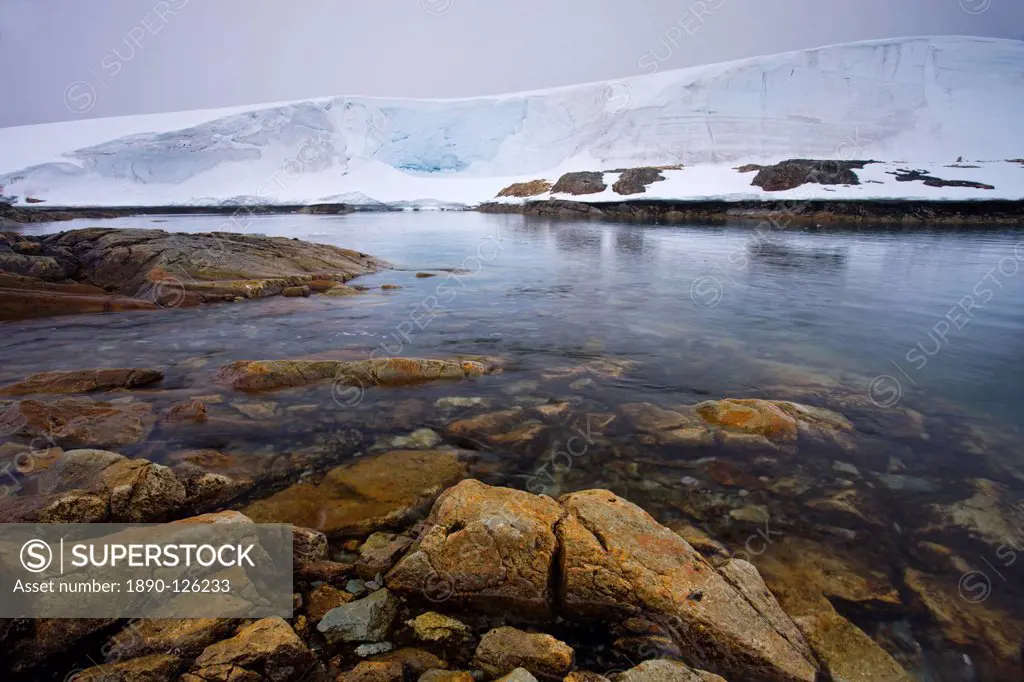 Thick ice sheet on White Island, Argentine Islands, Antarctic Peninsula, Antarctica, Polar Regions