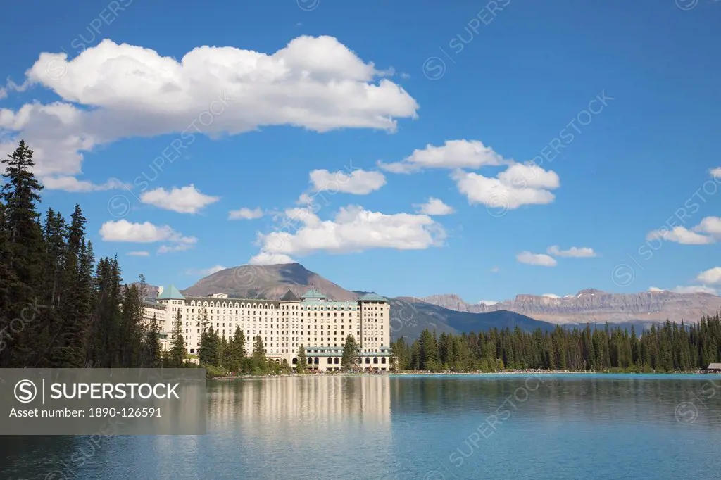 The Fairmont Chateau Lake Louise Hotel, Lake Louise, Banff National Park, UNESCO World Heritage Site, Alberta, Rocky Mountains, Canada, North America